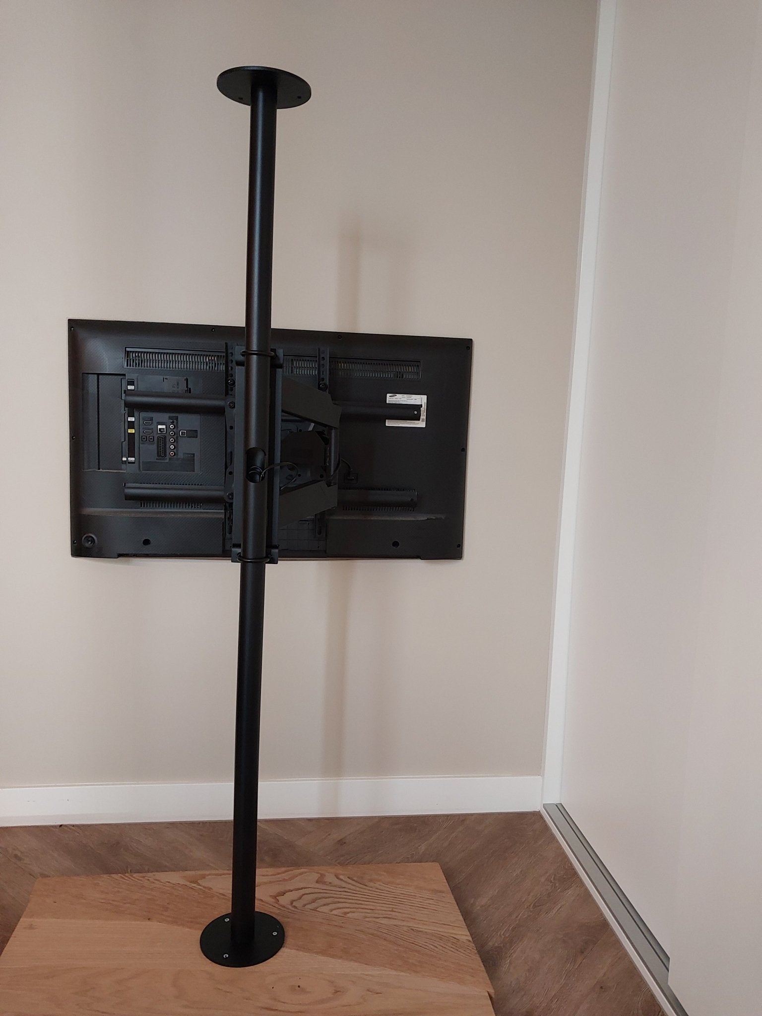 TV-Mast mit 360° Drehfunktion – Perfekt für flexible TV-Positionierung
